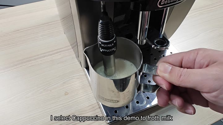 Frothing milk under the steam wand in cappuccino mode Frothing milk under the steam wand in cappuccino mode