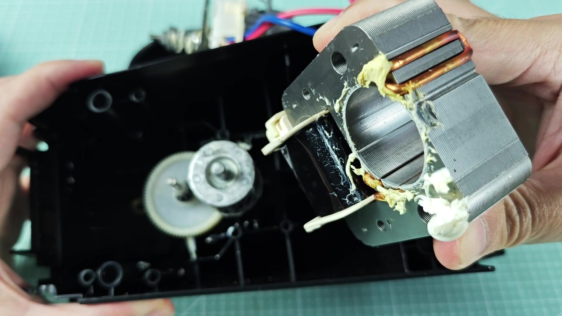Holding cylindrical motor part with wires Holding cylindrical motor part with wires