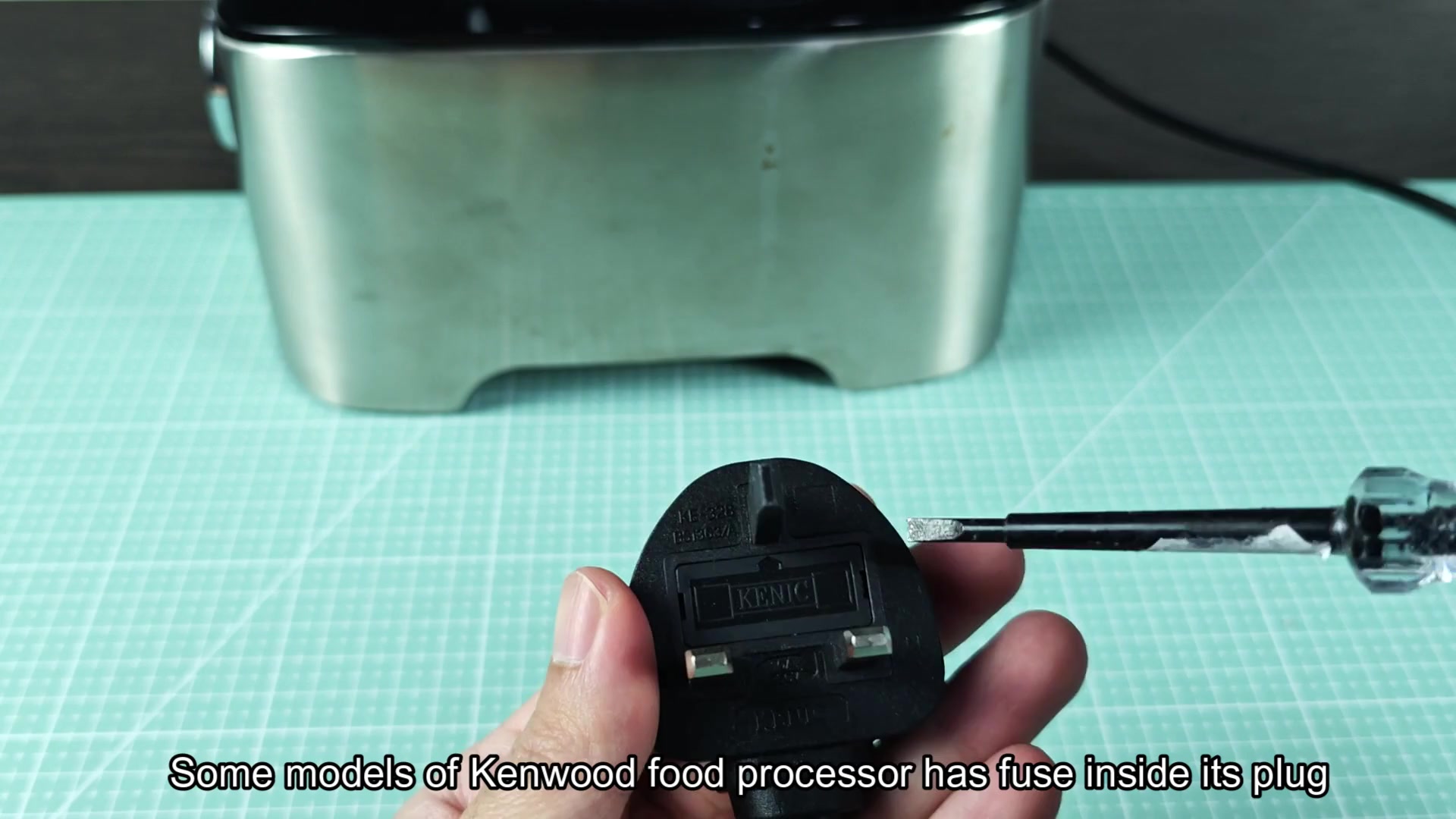 Inspect plug for internal fuse Inspect plug for internal fuse