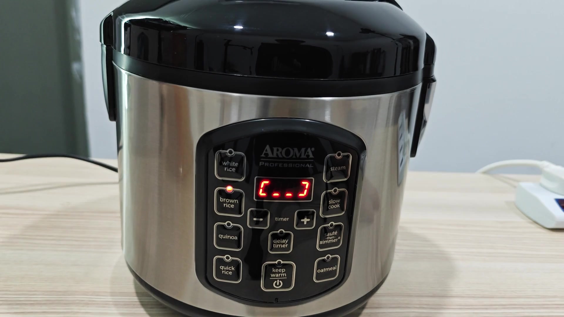 LED countdown timer starts cooking process LED countdown timer starts cooking process