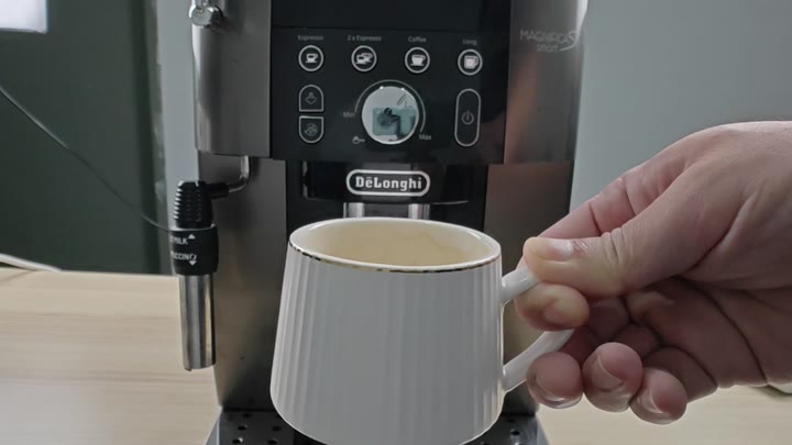 Magnifica Smart dispensing coffee Magnifica Smart dispensing coffee
