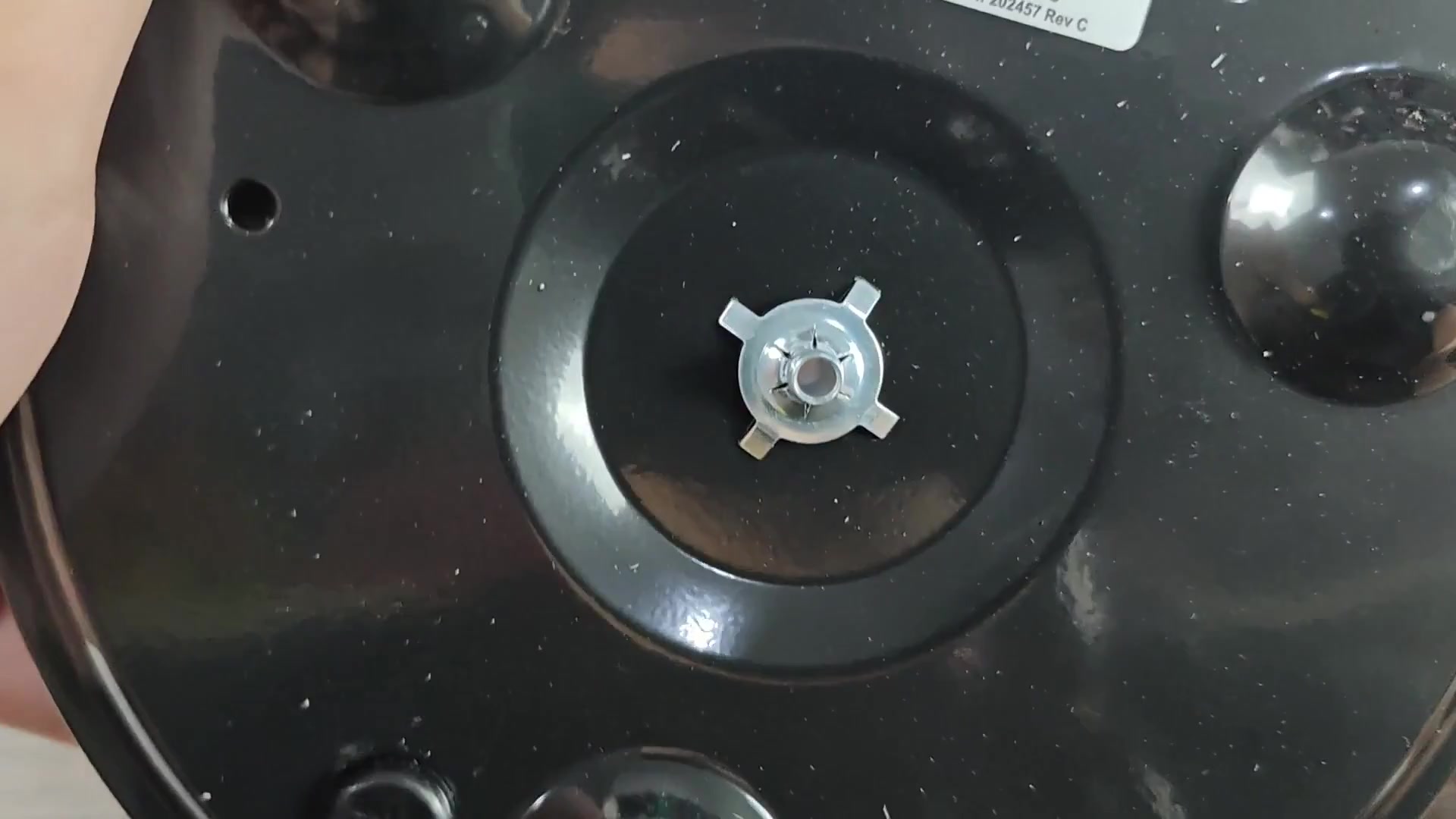 Metal special rivet on crockpot base Metal special rivet on crockpot base