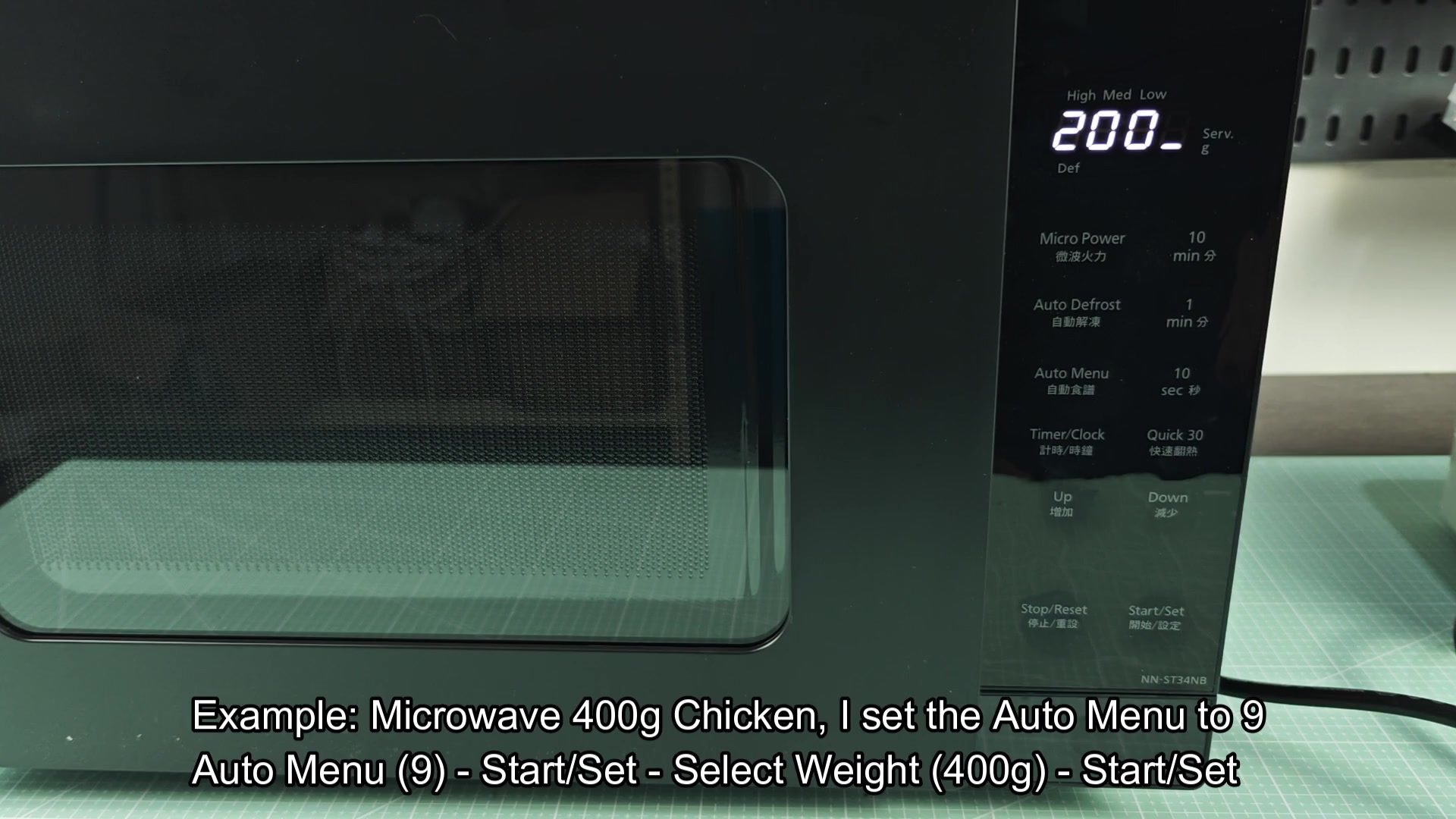 Microwave display confirms 400g weight selection input Microwave display confirms 400g weight selection input