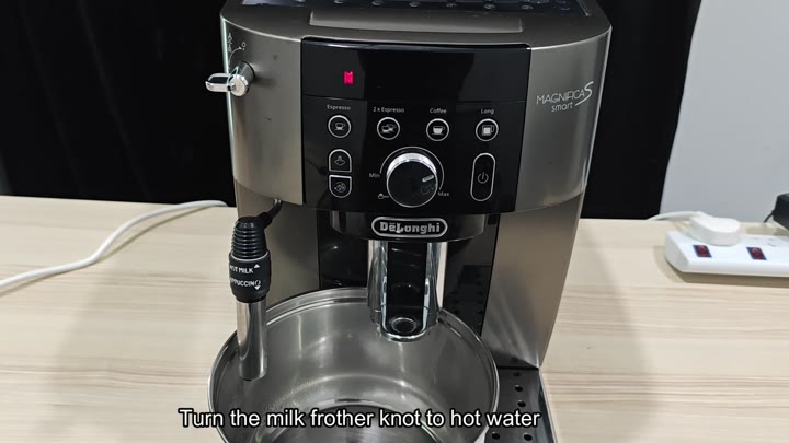Milk frother set to hot water Milk frother set to hot water