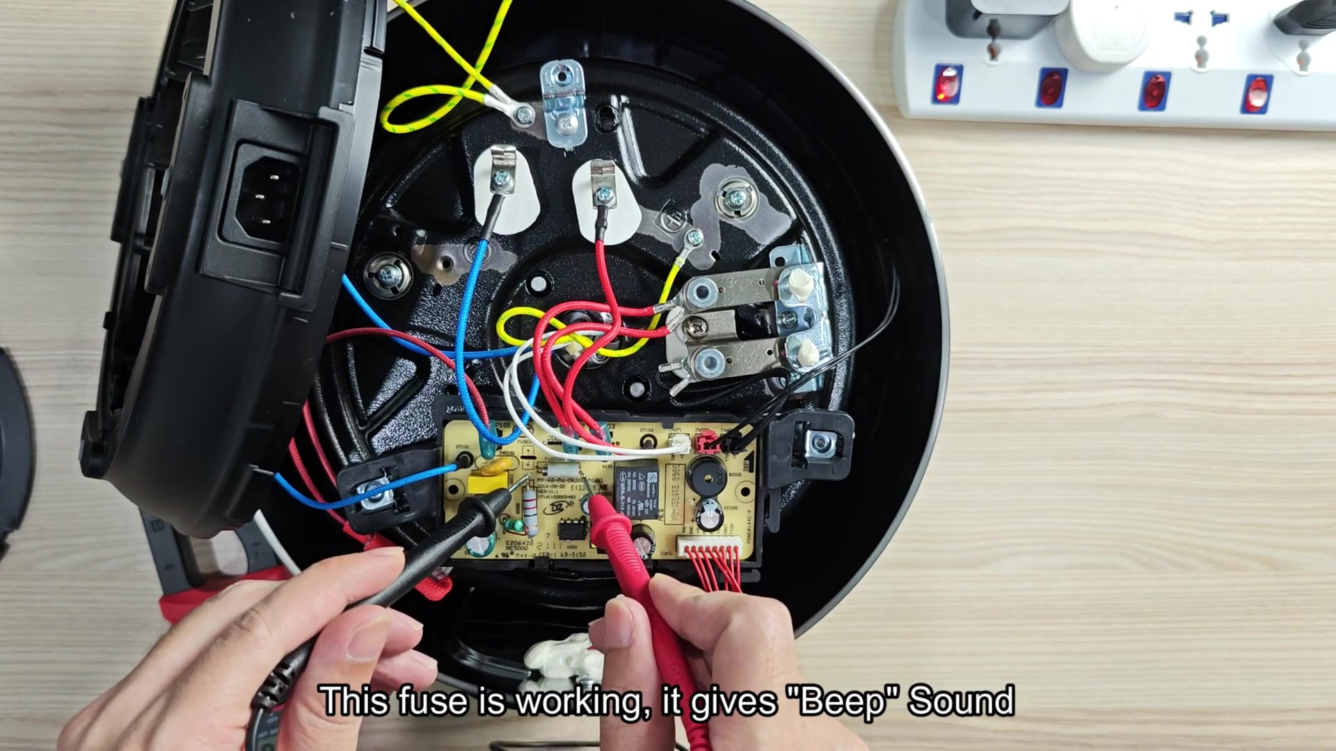 Multimeter probes testing working fuse beep Multimeter probes testing working fuse beep