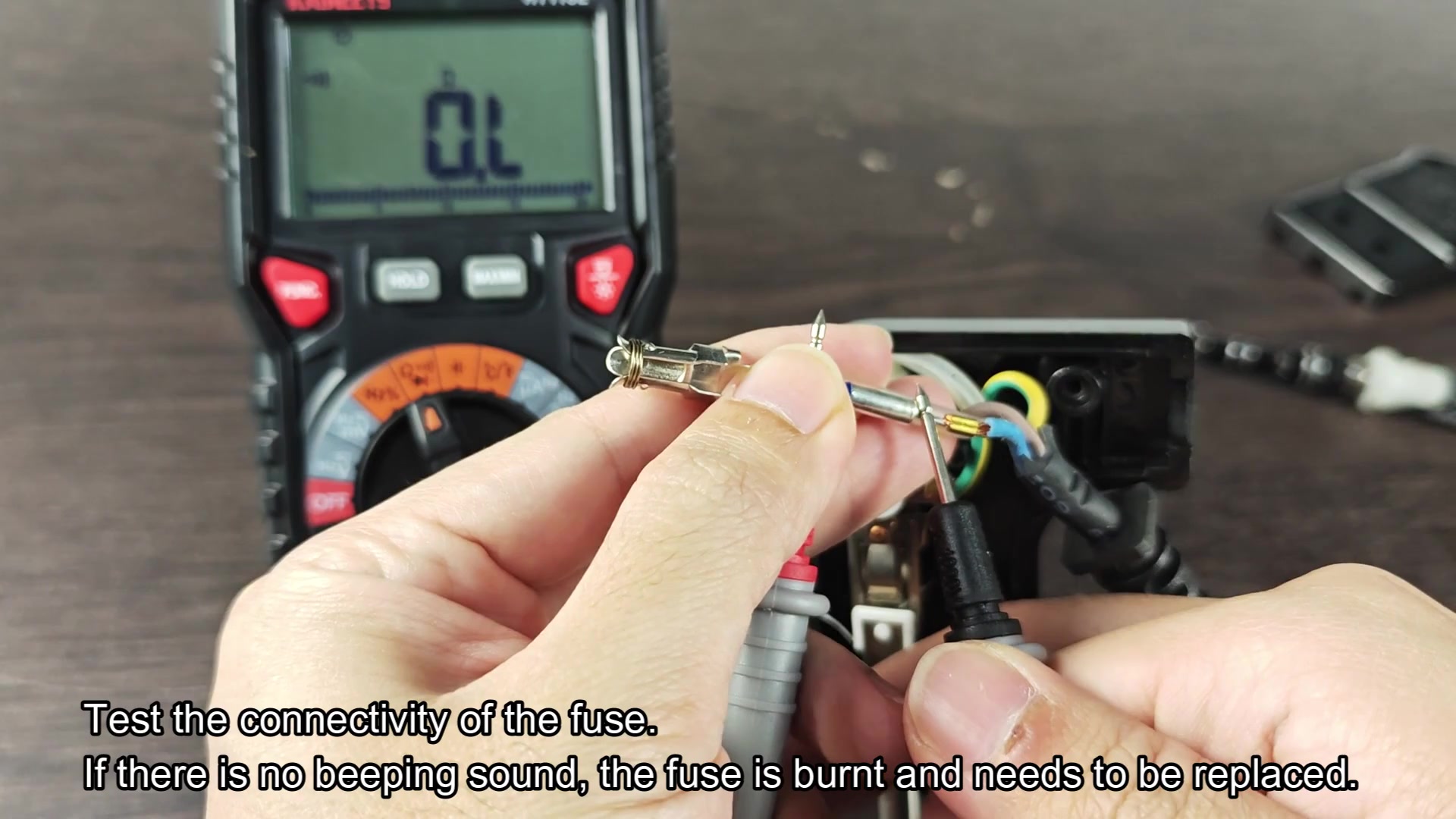 Multimeter reads 02.22 indicating good fuse connection Multimeter reads 02.22 indicating good fuse connection