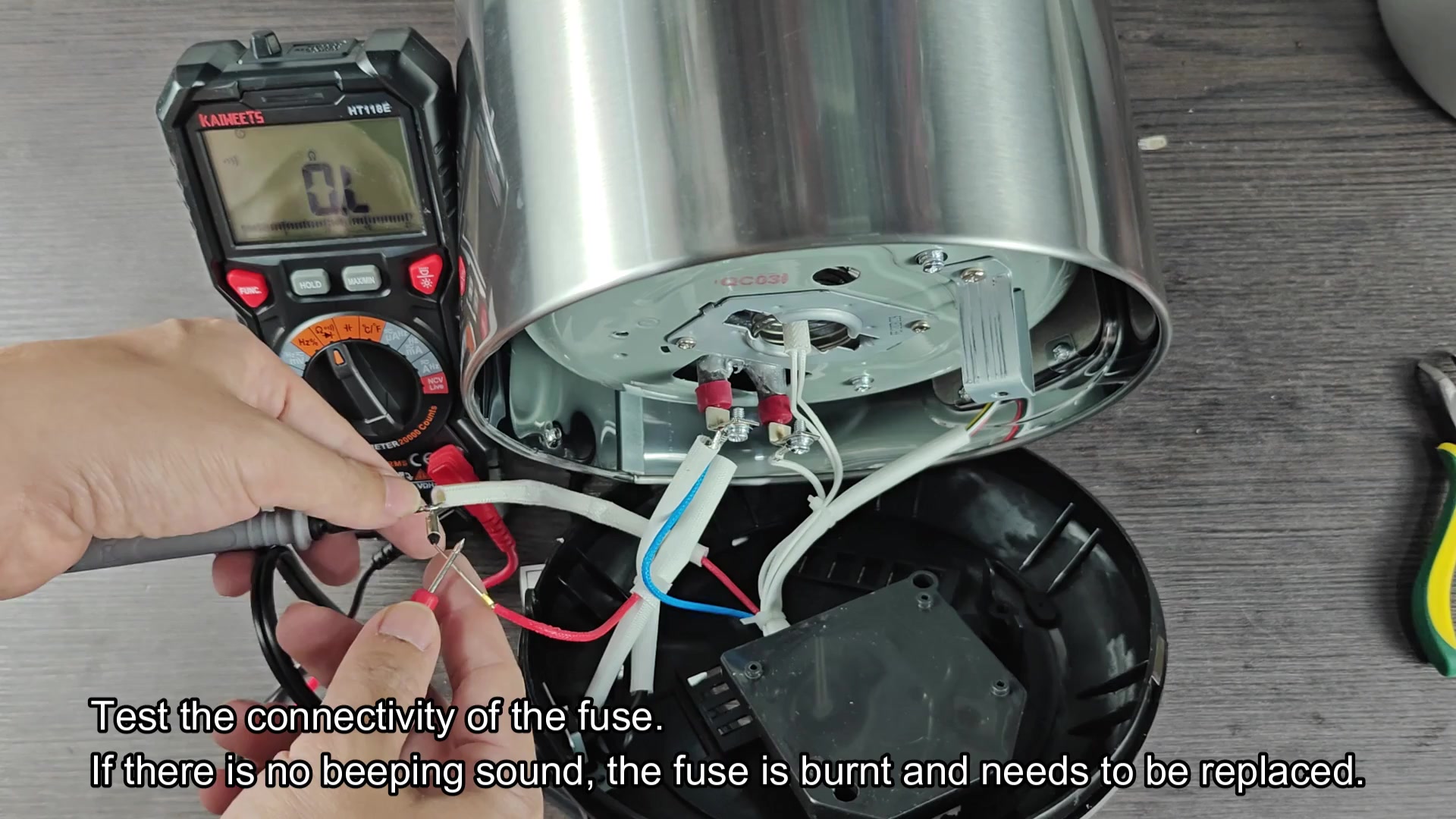 Multimeter testing burnt fuse connectivity Multimeter testing burnt fuse connectivity