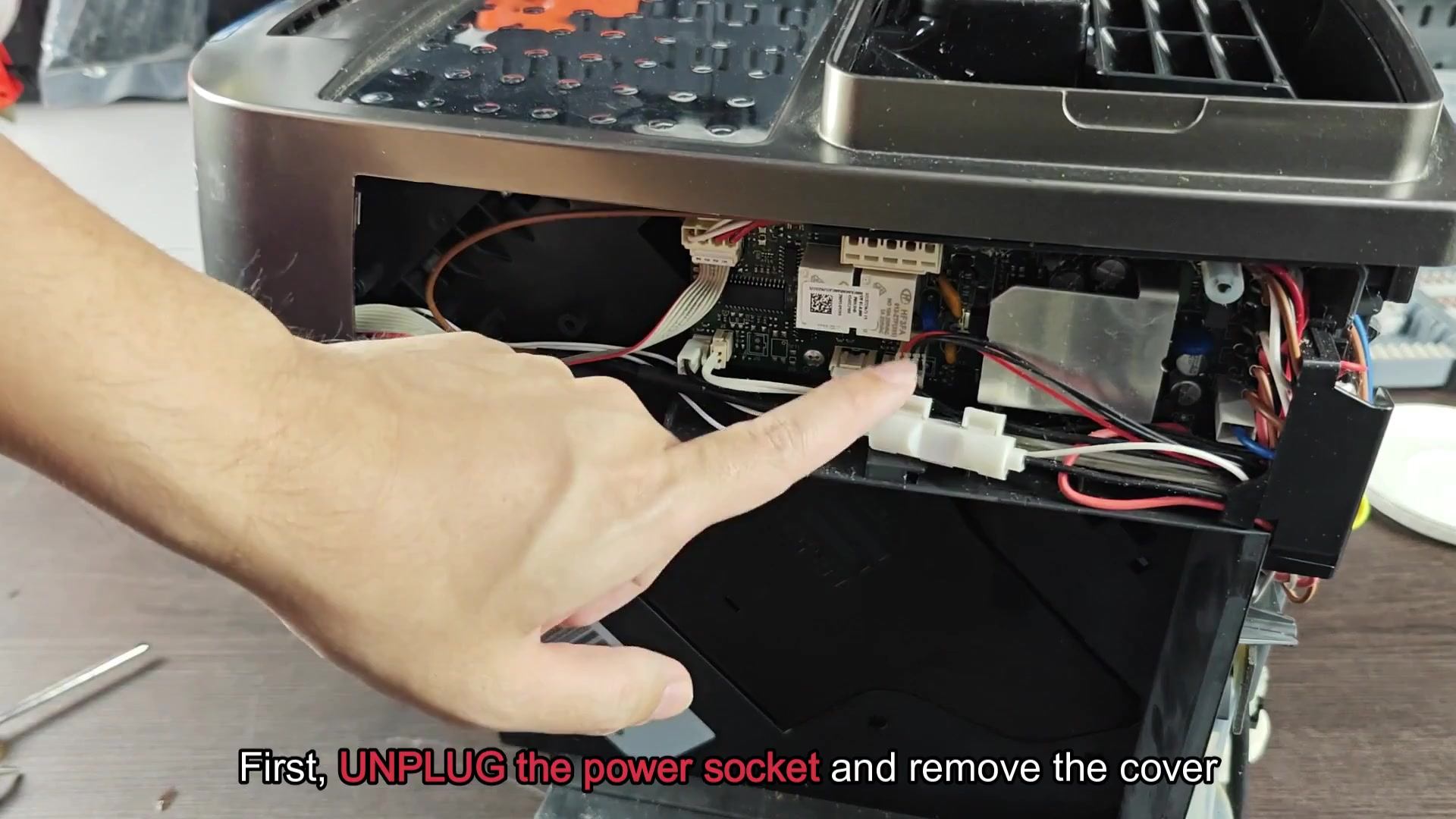 Power cord connected to internal switch Power cord connected to internal switch