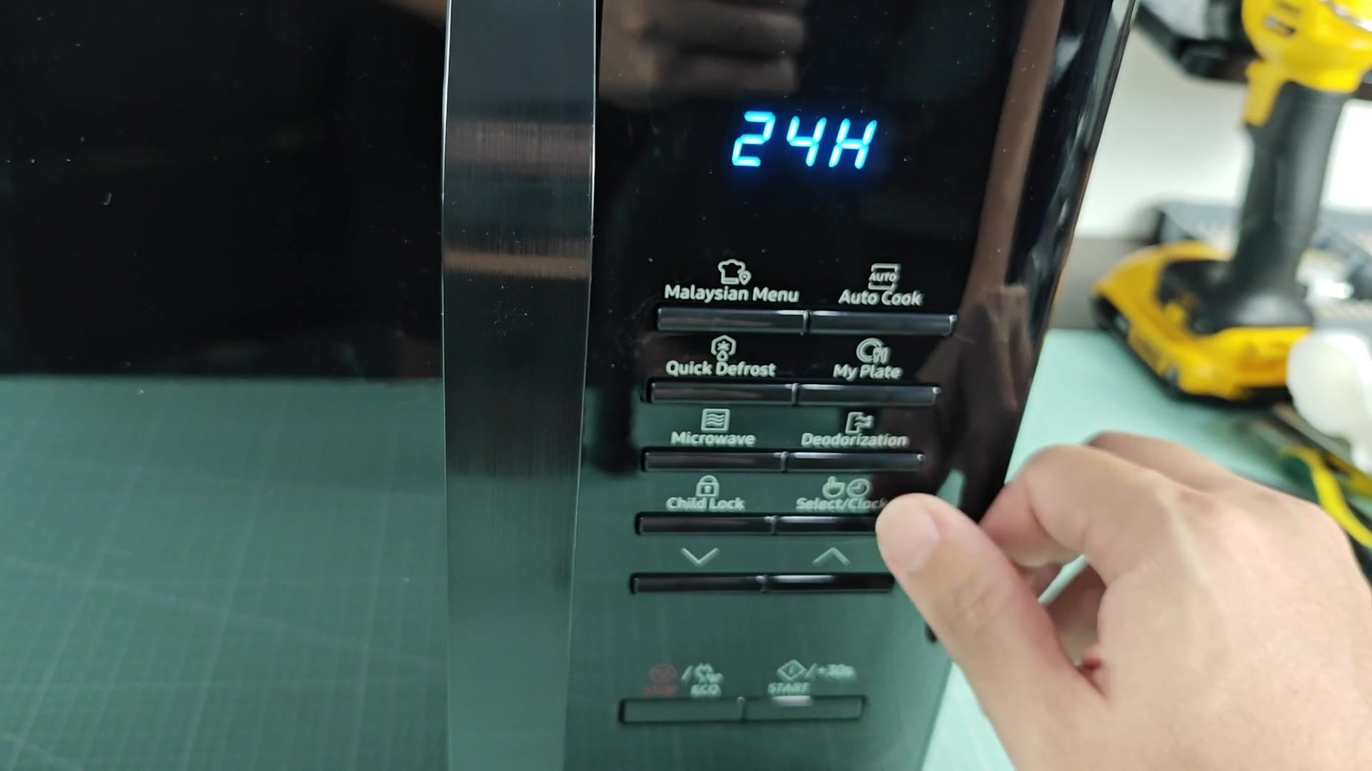 Setting clock time to twelve zero Setting clock time to twelve zero