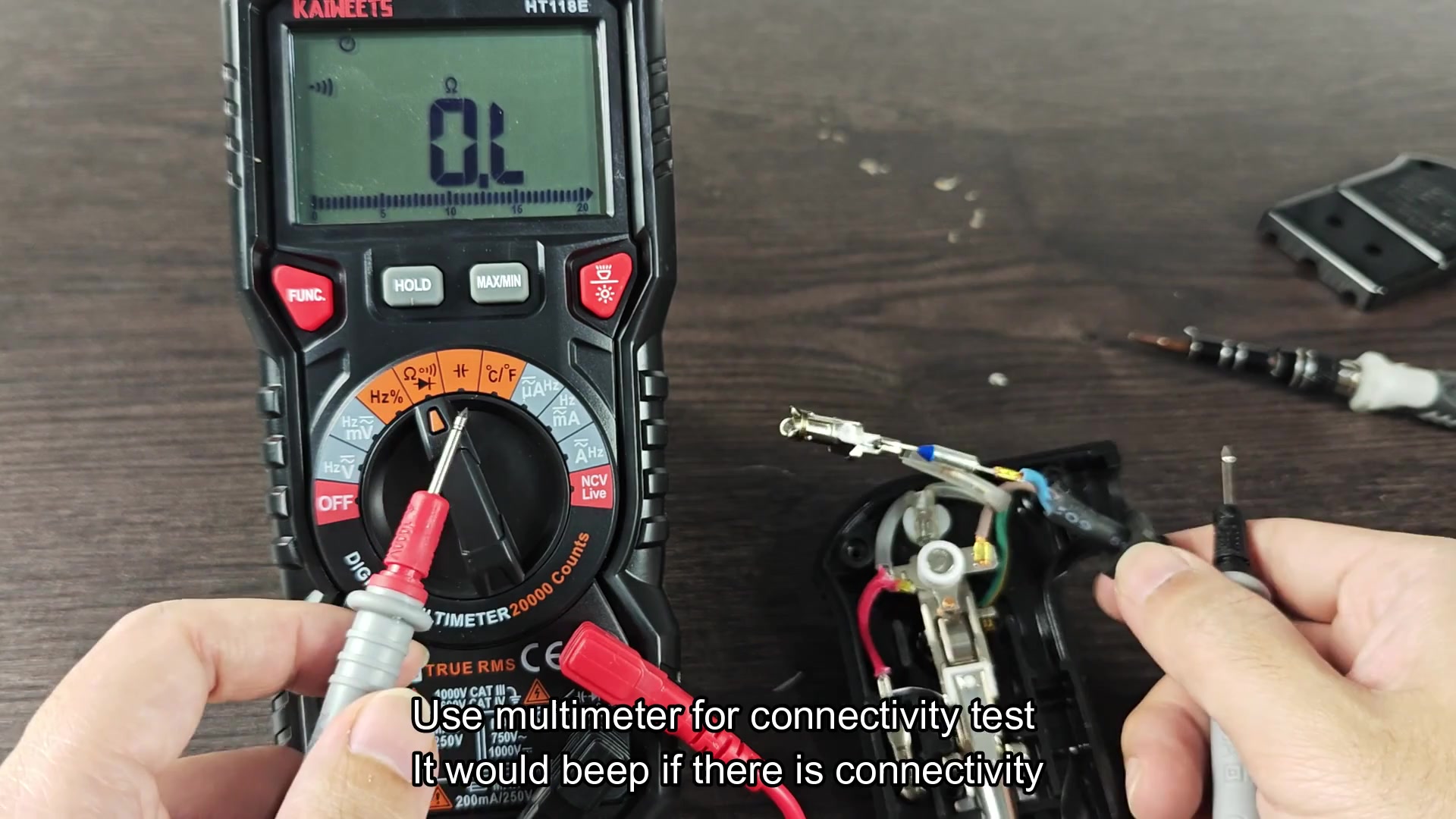 Testing fuse connectivity with multimeter probes Testing fuse connectivity with multimeter probes