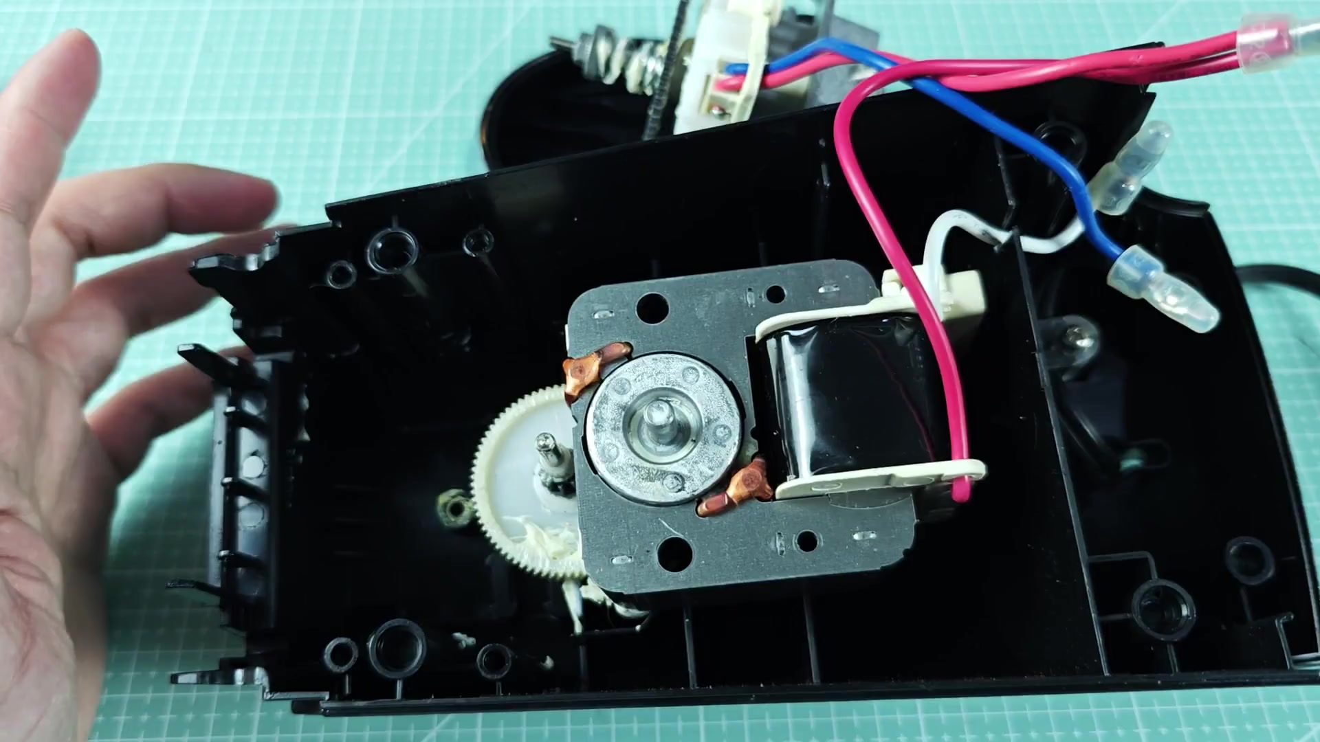 Testing if gear moves freely Testing if gear moves freely