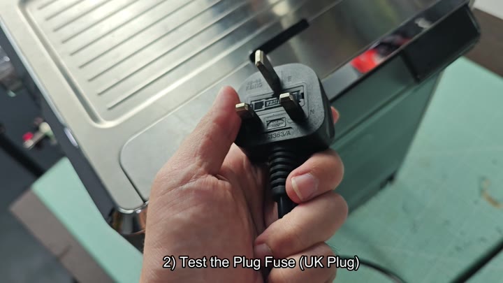 Testing UK plug fuse status Testing UK plug fuse status