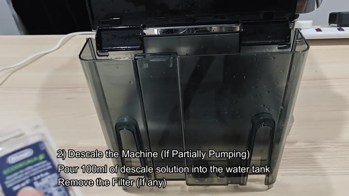 Transparent water tank with descale solution Transparent water tank with descale solution