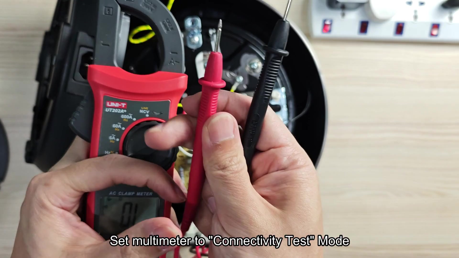 UNI-T multimeter testing terminal continuity UNI-T multimeter testing terminal continuity