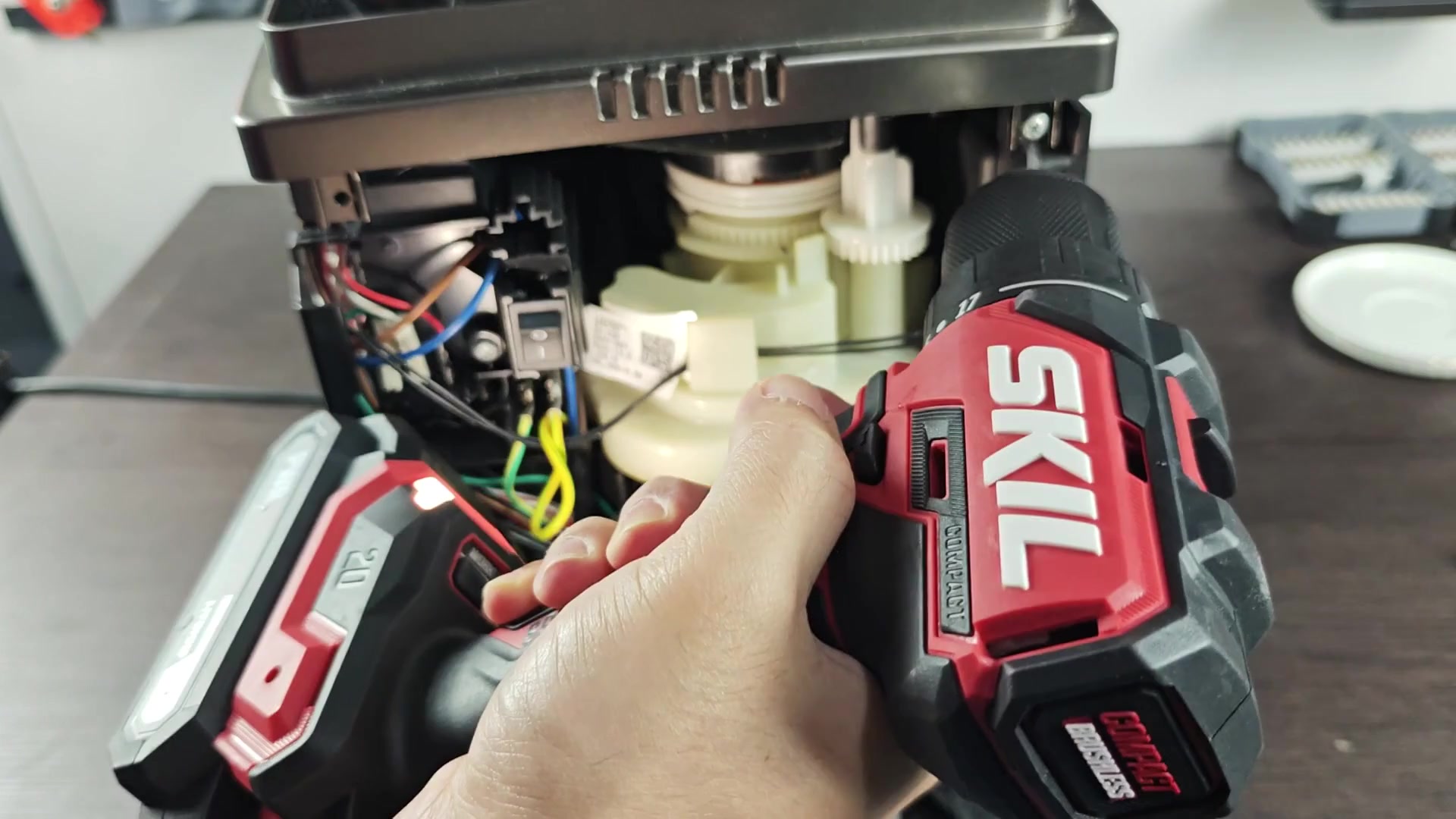 Using SKIL drill to remove a fastener Using SKIL drill to remove a fastener