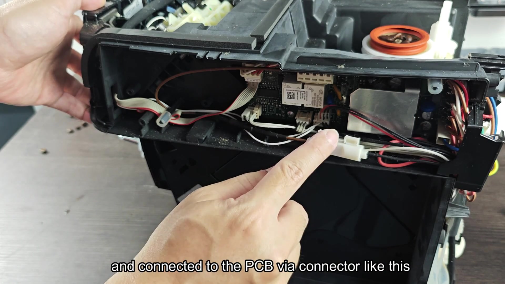 Wire connector linked to PCB board Wire connector linked to PCB board