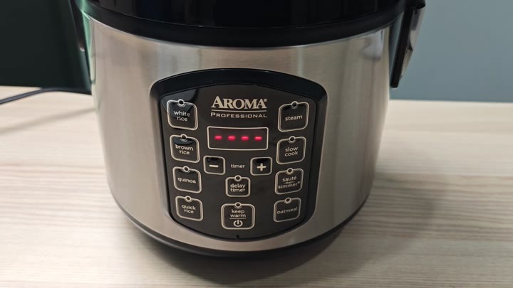 Aroma rice cooker with red status lights Aroma rice cooker with red status lights
