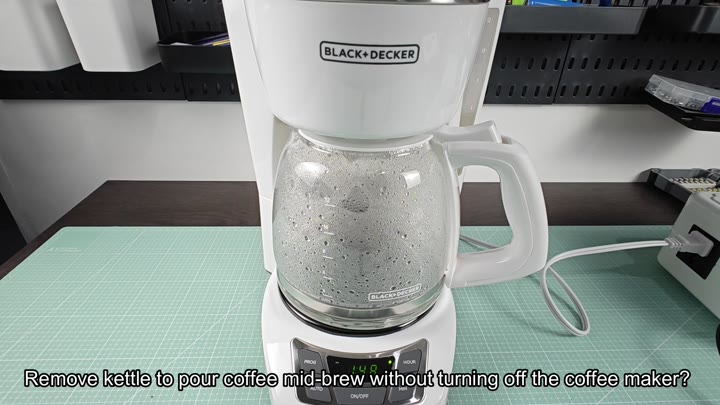Black Decker coffee maker brewing with display 140 Black Decker coffee maker brewing with display 140