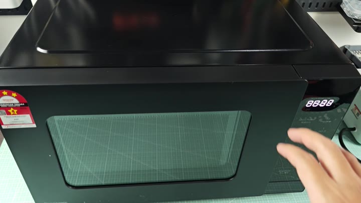 Black microwave with 8888 display Black microwave with 8888 display