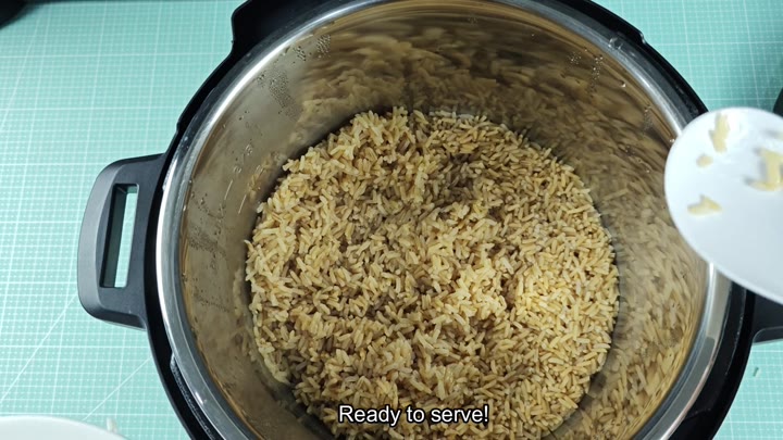 Cooked brown rice ready to serve Cooked brown rice ready to serve