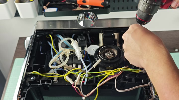 Exposing internal wiring and motors Exposing internal wiring and motors