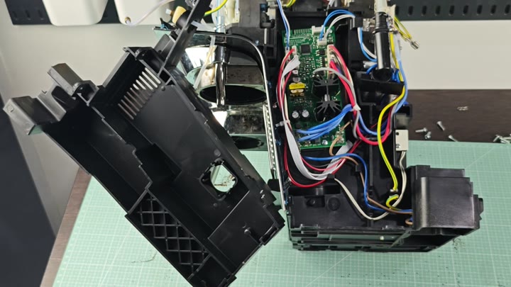 Green PCB and stepper motors visible Green PCB and stepper motors visible