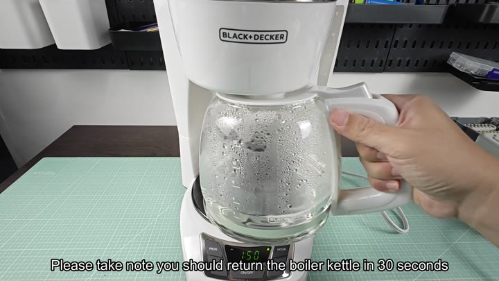 Lifting carafe from Black Decker coffee maker Lifting carafe from Black Decker coffee maker