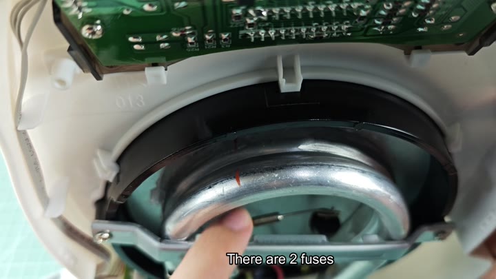 Locating internal fuses on circuit board Locating internal fuses on circuit board