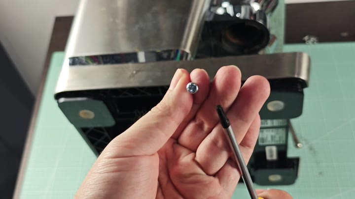 Loose screws on cutting mat Loose screws on cutting mat