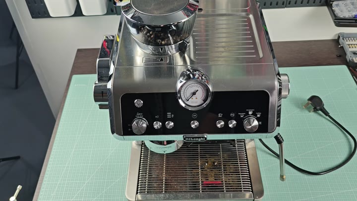 Machine ready with cord unplugged Machine ready with cord unplugged