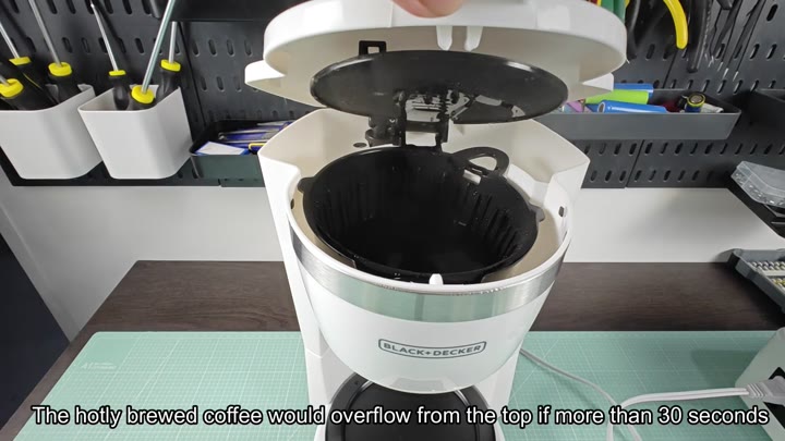 Open lid reveals Black Decker brew basket Open lid reveals Black Decker brew basket