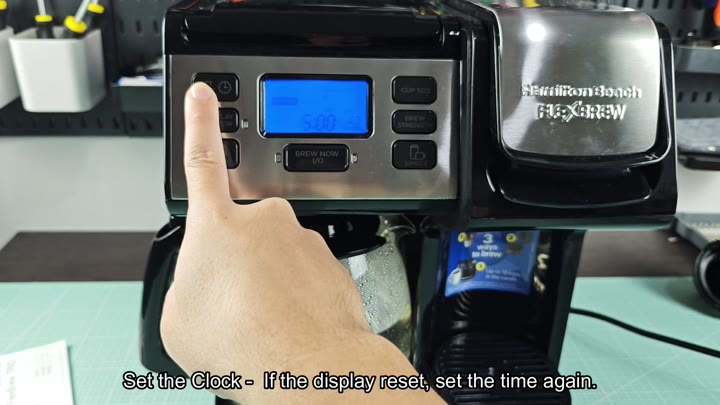 Setting the clock on the display Setting the clock on the display