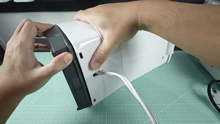 Taking off side cover manually Taking off side cover manually