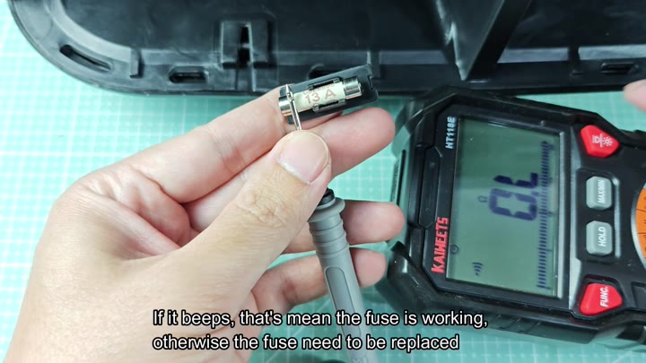 Testing fuse with digital multimeter Testing fuse with digital multimeter