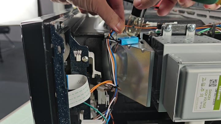 Testing voltage with glass test light probe Testing voltage with glass test light probe