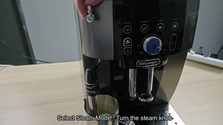 Turn steam knob to froth milk Turn steam knob to froth milk