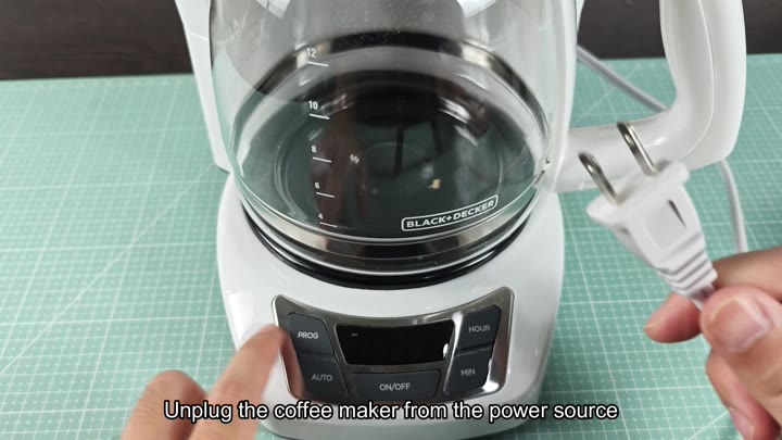 Unplugging Black and Decker coffee maker Unplugging Black and Decker coffee maker