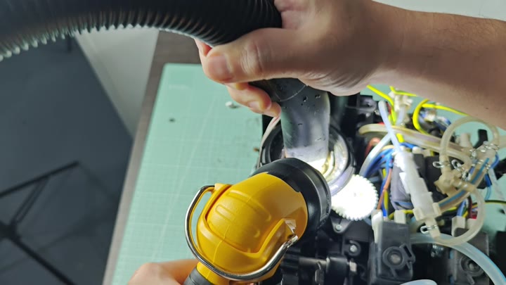 Using a heat gun to clean internal parts Using a heat gun to clean internal parts